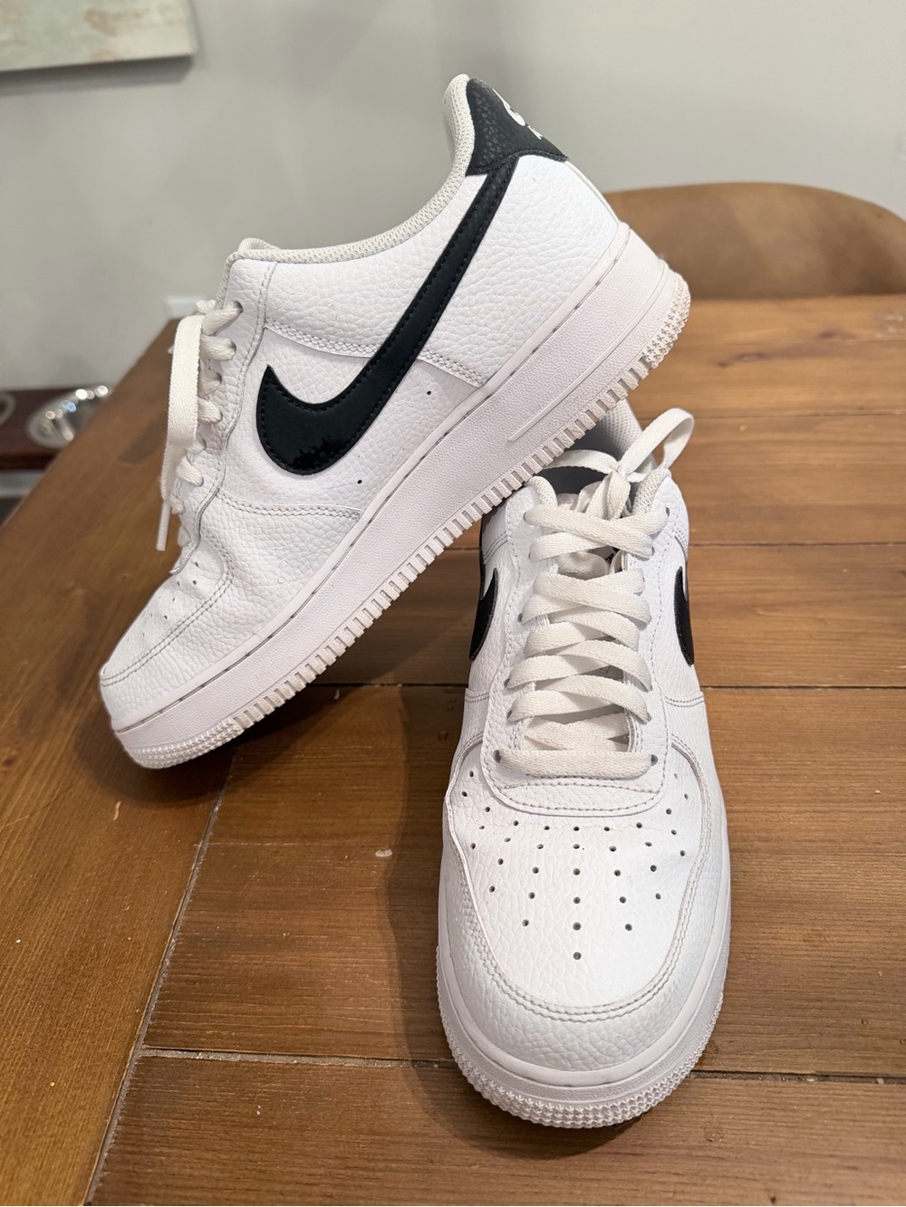 Nike Air Force 1 '07 sneakers in white and black Size 10